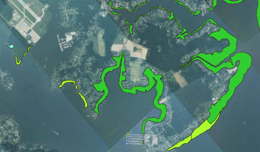 Map interface shows a zoomed-in area of the Middle River, Maryland, where SAV beds are clearly visible.